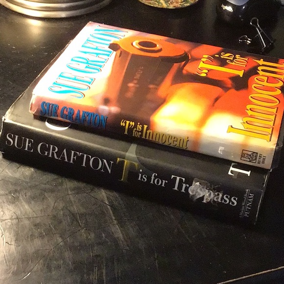 2 Sue Grafton books, I and T - Picture 3 of 3